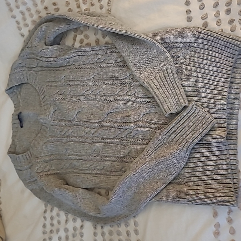 Gap sweater